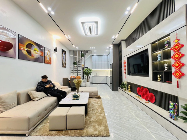 Siêu Hiếm! Bán nhà Tô Vĩnh Diện, Ô tô, 20m ra Phố, 48m2, MT 4,4m, 16 Tỷ.
