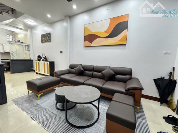 Bán nhà riêng phố GIA THUỴ, P Bồ Đề- LB