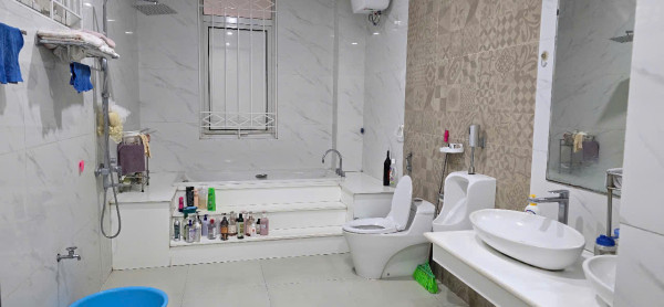 CHO THUÊ VĂN PHÒNG – NHÀ XƯỞNG THỜI TRANG KHÉP KÍN