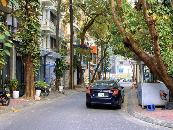Duy Nhất một căn ! Phân lô mặt ngõ Nguyễn Khánh Toàn, ô tô tránh hoạt động, 80m, Mặt tiền 9m