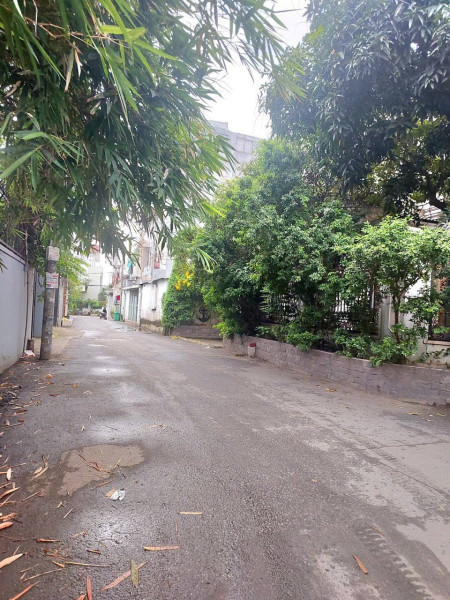 Nhà  trung tâm phường Long Trường, Q9 hiếm bán
3,85ty Đường trước nhà 6m, sổ sẵn nhà