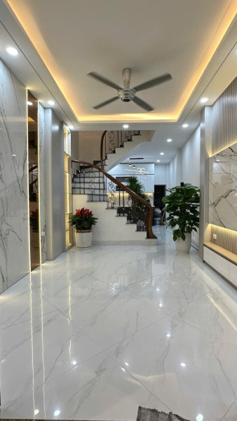 Nhà Kim Giang 10 ra chợ ô tô tải tránh 34m2 5 tầng 7.9 tỷ